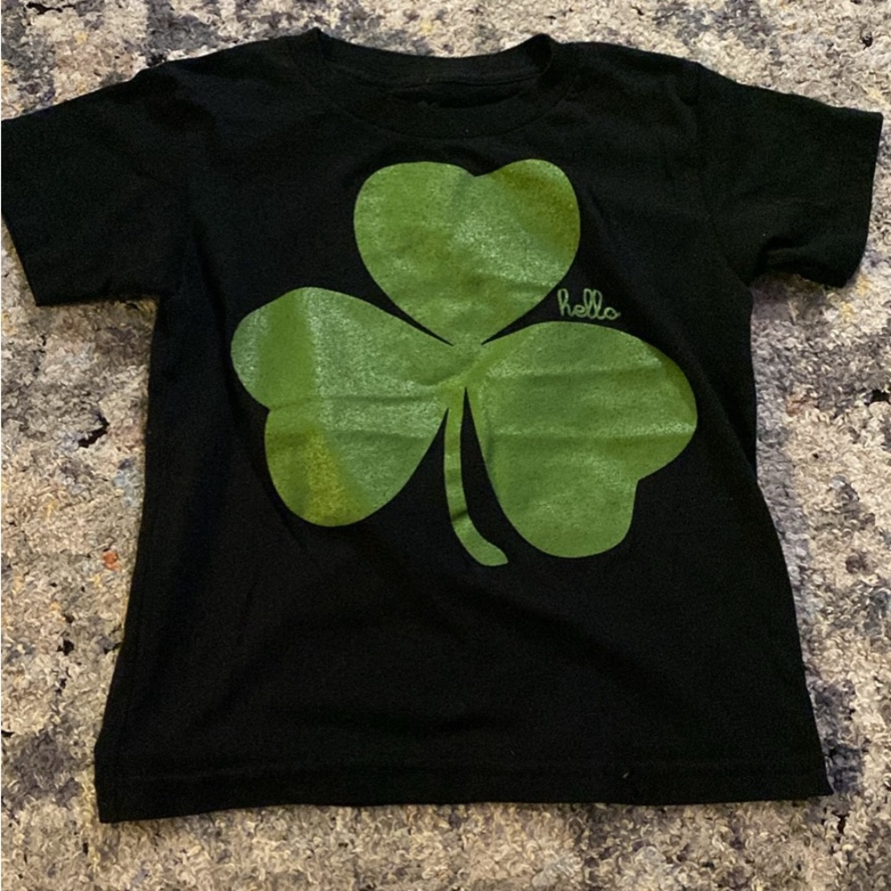 SO SOFT! hello brand T w st Patty’s clover-size 6. Unisex